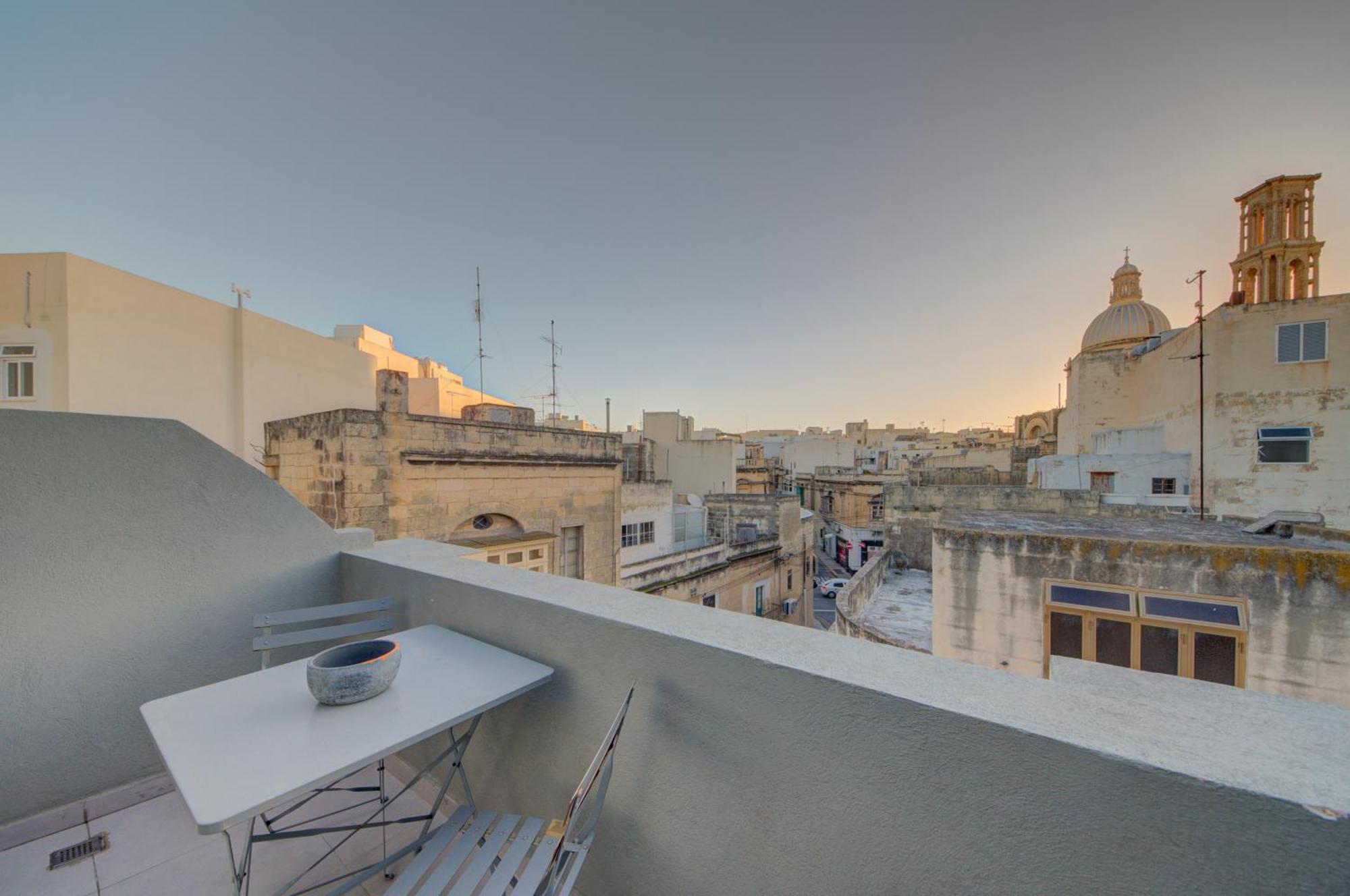Cosy Penthouse In Hamrun - Walking Distance To Valletta Exterior photo